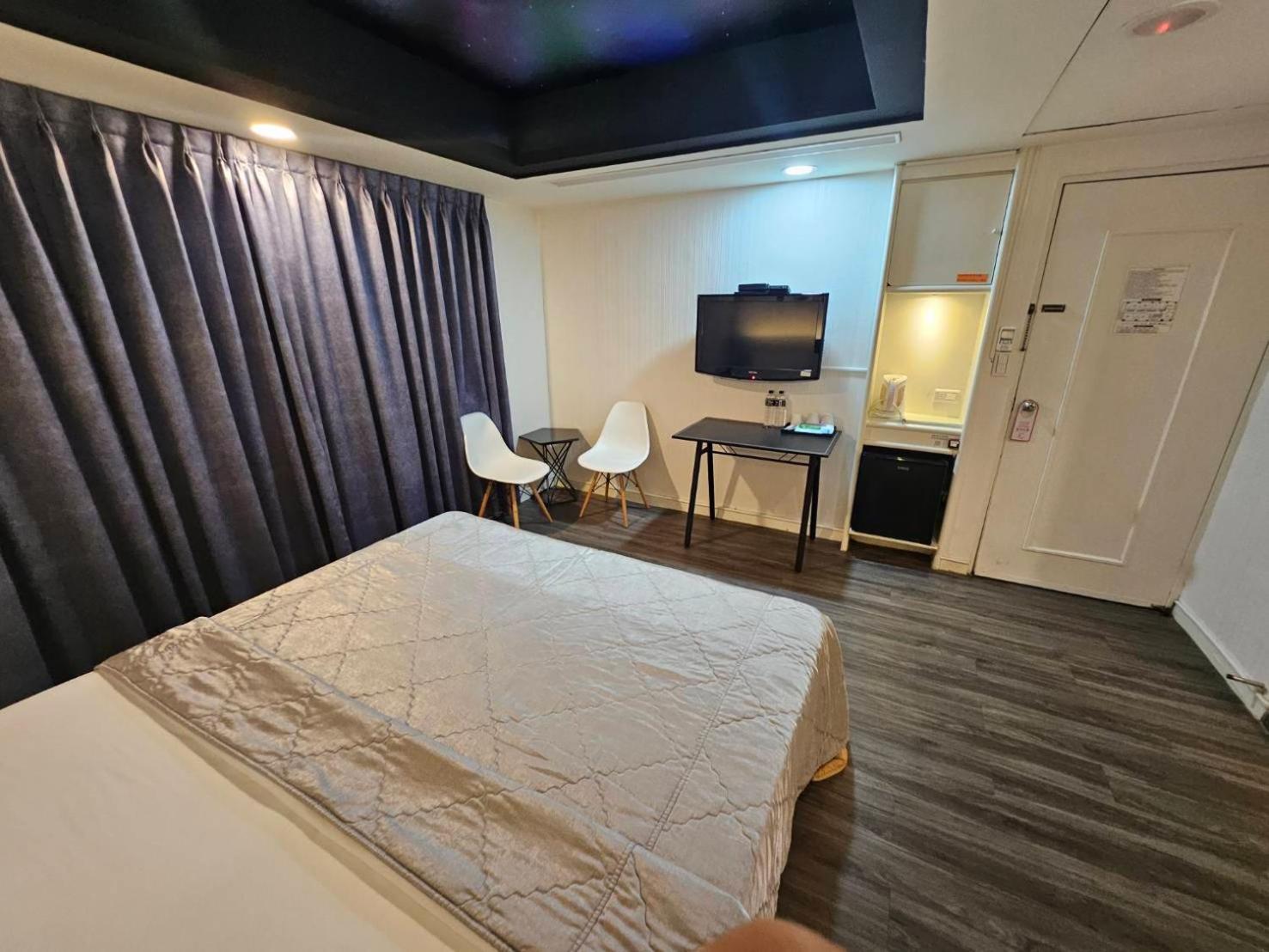 Joy Garden Hotel Каосюн Екстериор снимка