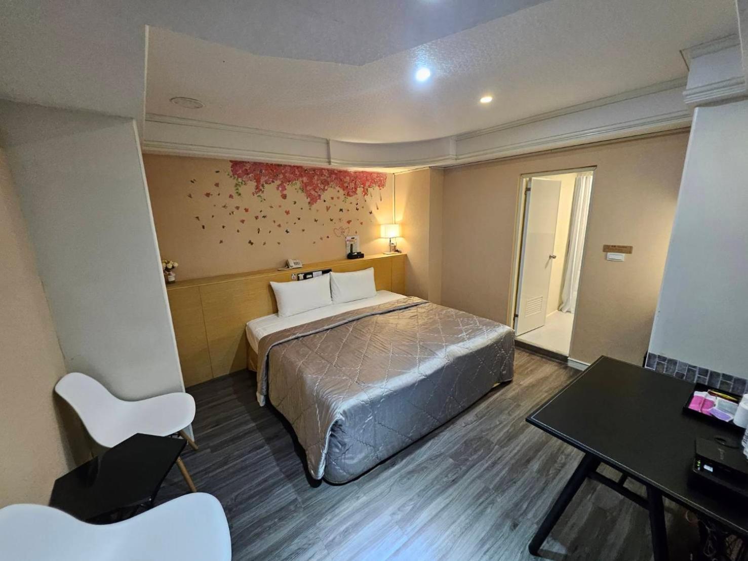 Joy Garden Hotel Каосюн Екстериор снимка