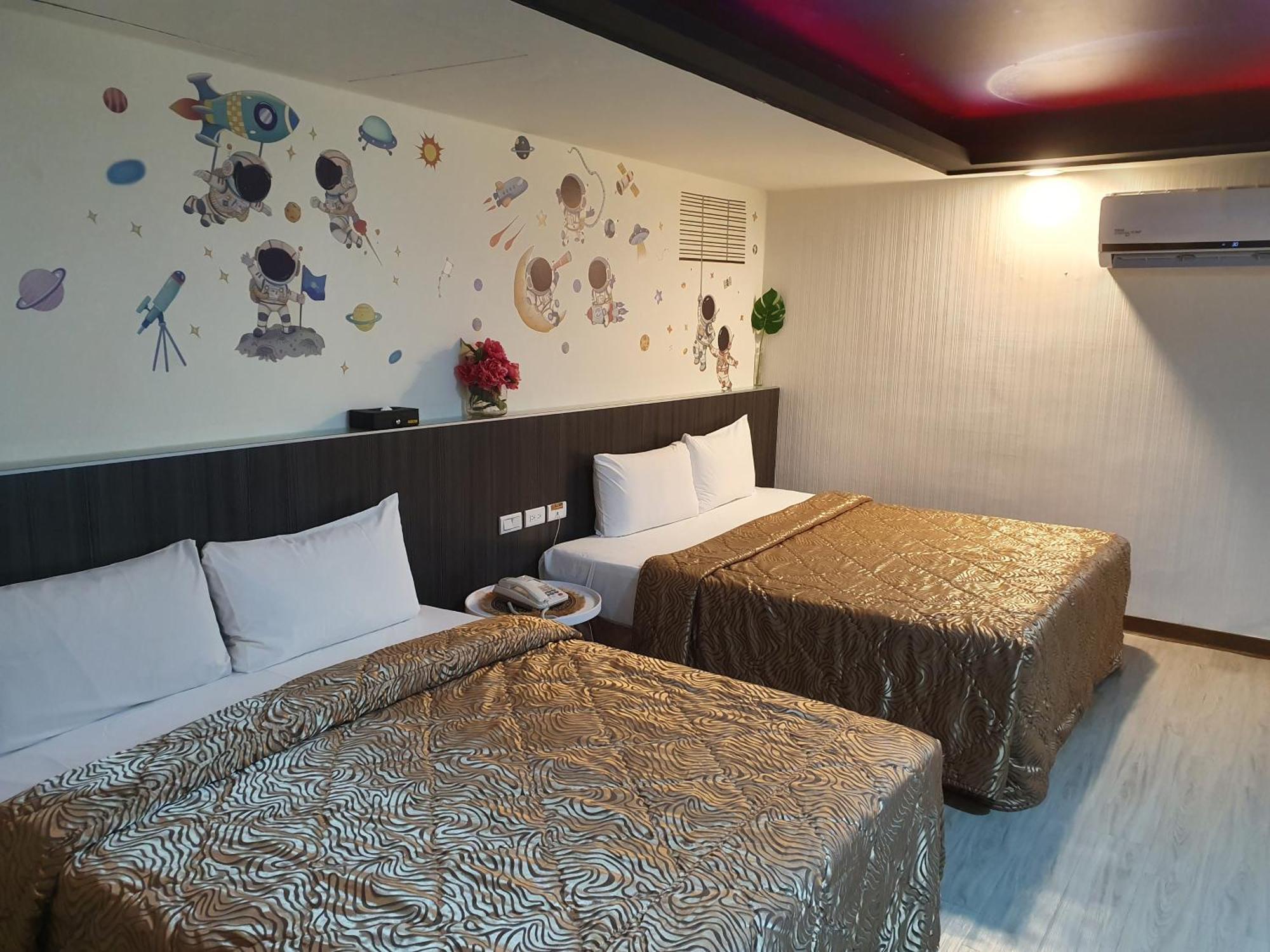 Joy Garden Hotel Каосюн Екстериор снимка